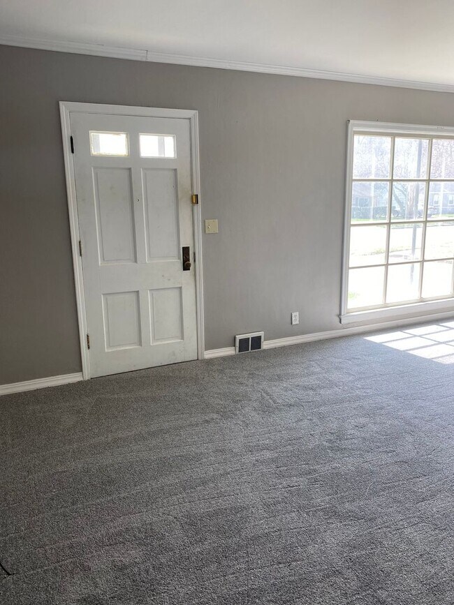 Photo - 2-Bedroom House with Detached Garage & Basement — Lafayette's North End