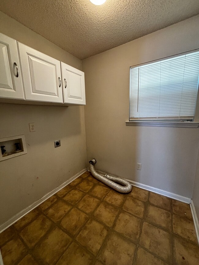 Photo - 504 Bedford Ct