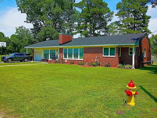 Photo - 205 Academy St
