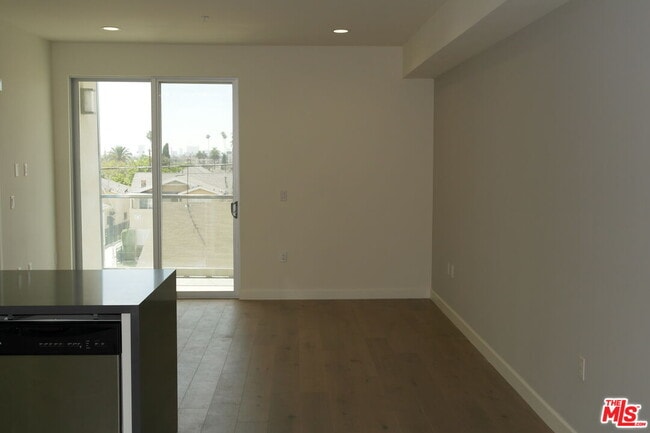 Photo - 105 S Mariposa Ave Unit 302