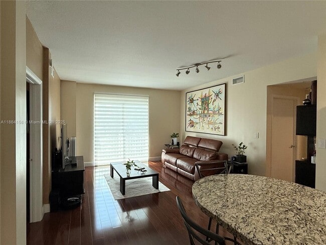 Photo - 7275 SW 90th Way Unidad 411 Rental