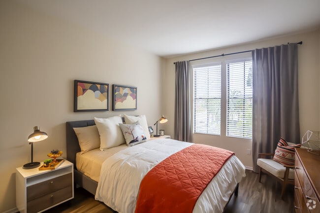 1 BR, 1 BA - 831 SF