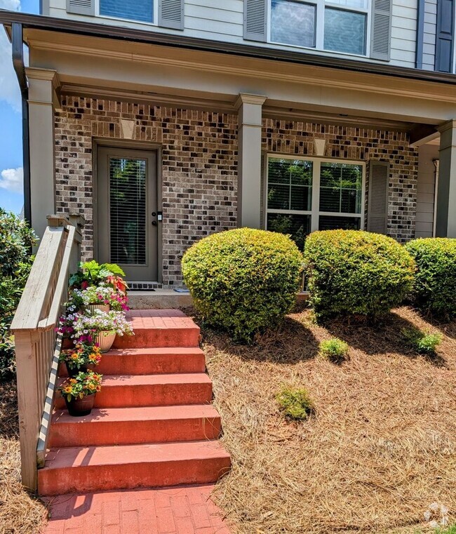 Building Photo - Charming 3BR Townhouse in Historic College...