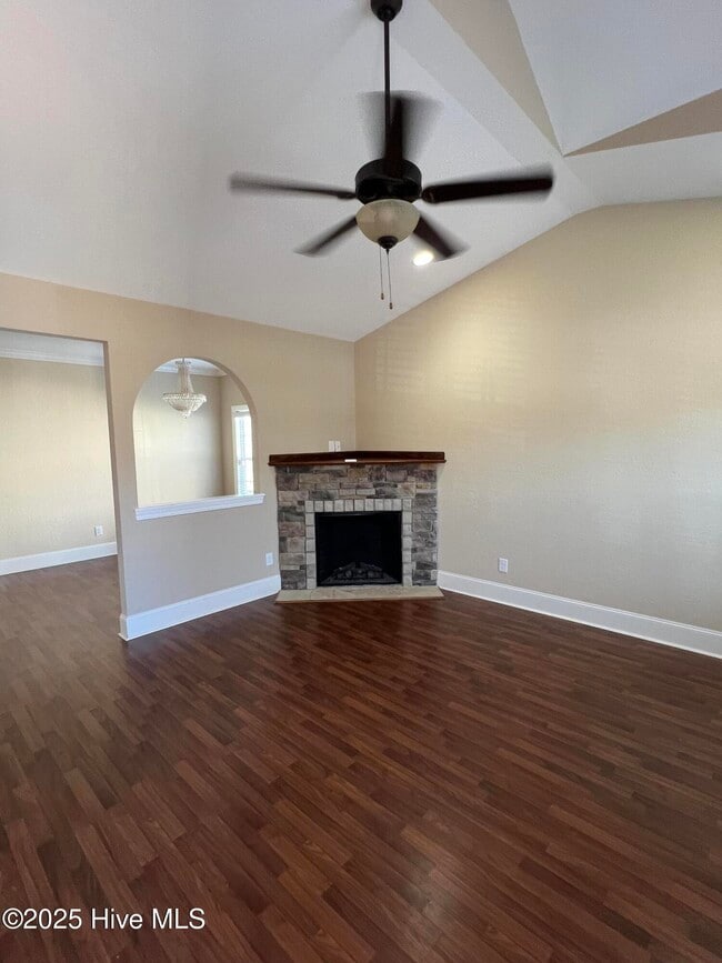 Photo - 2013 Croyden Cir