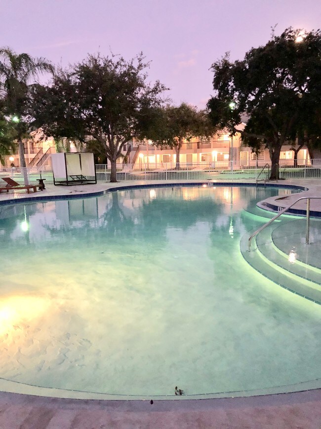 Piscina al atardecer