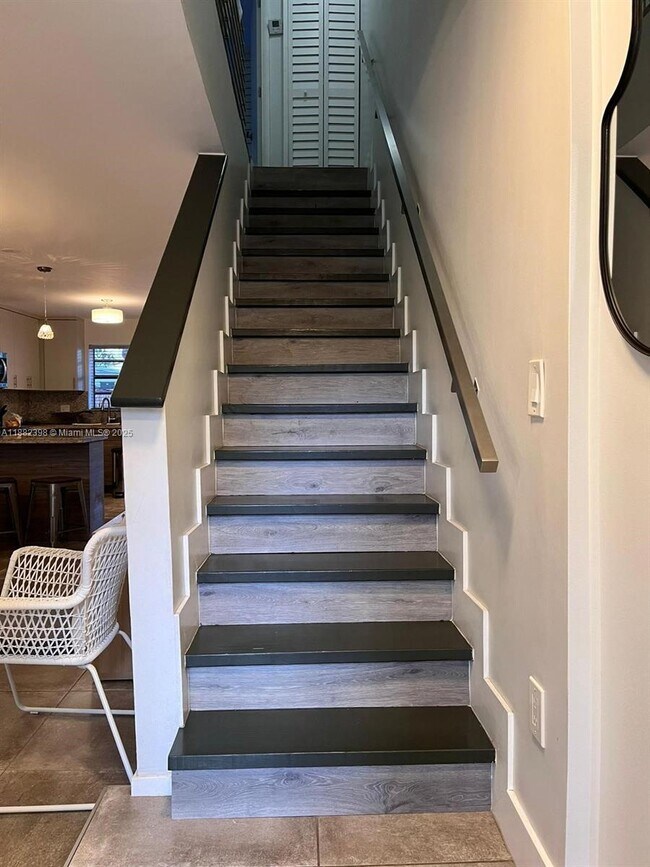 Photo - 2565 NE 182nd St