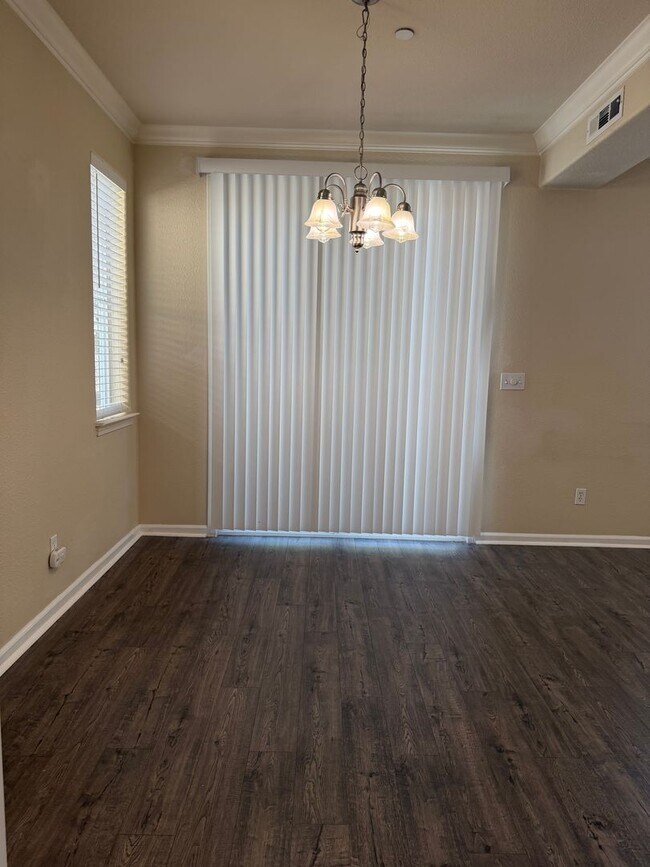 Photo - 3bd/2.5ba townhome in Shasta View Gardens