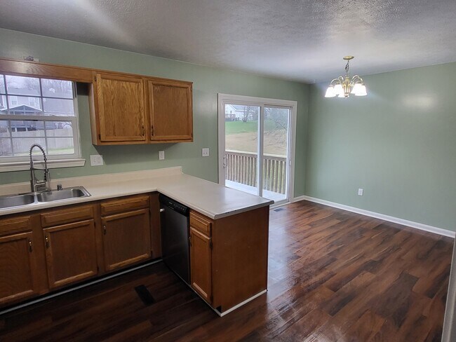 Photo - 405 Bertha Way