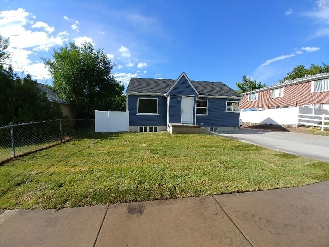 Building Photo - 383 E 400 N