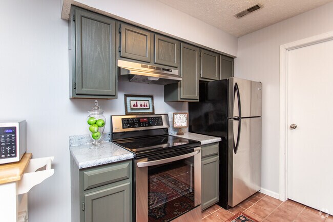 2BR, 1BA - 950 SF