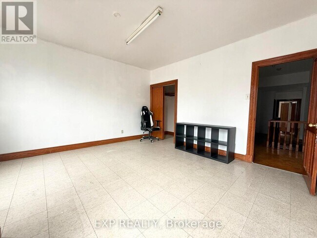Photo - 759 Gerrard St E