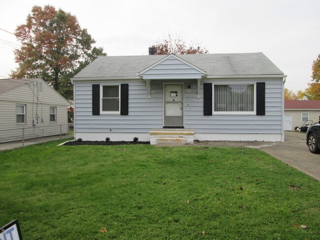 Building Photo - 820 Lincoln Ave SE