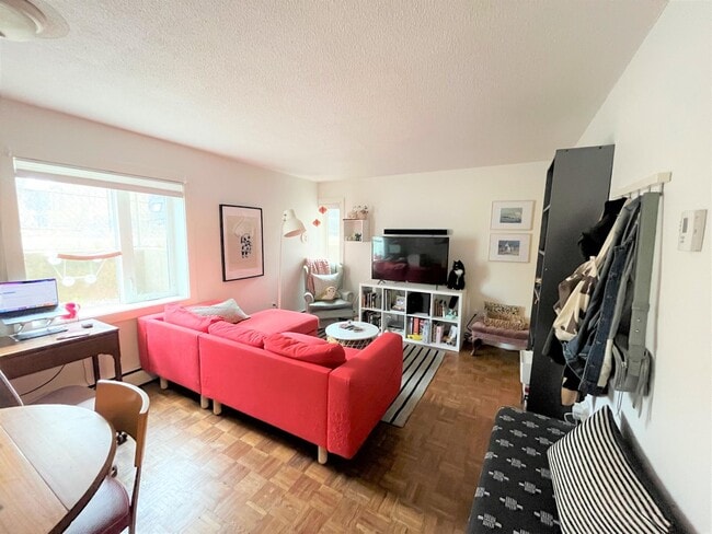 Building Photo - 524 Putnam Ave