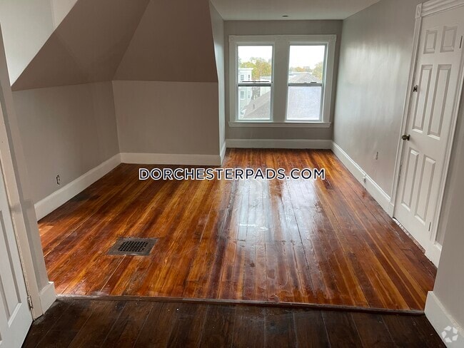 Building Photo - 31 Bullard St Unit 3 Rental