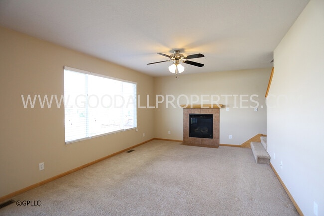 Photo - 3-Bedroom, 2.5-Bath Home in Urbandale with Attached 2-Car Garage