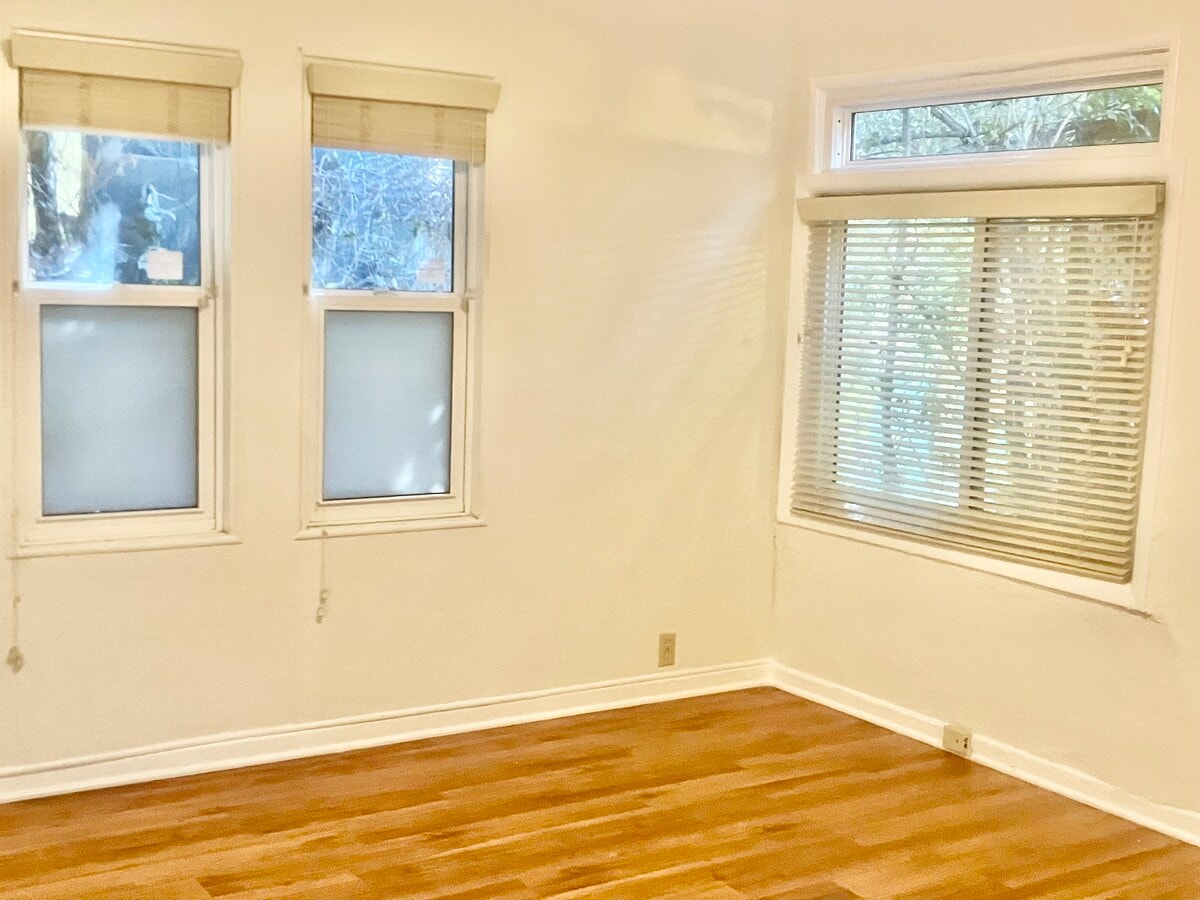 Photo - 432 S Spalding Dr Apartments