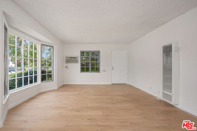 Photo - 10534 Eastborne Ave