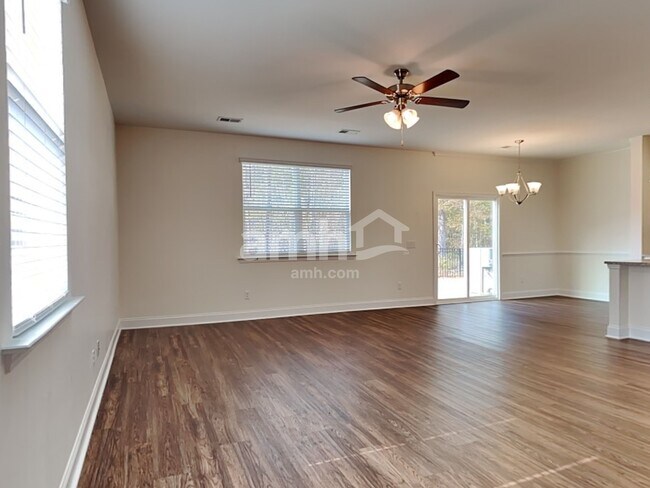 Photo - 117 Thatchet Dr