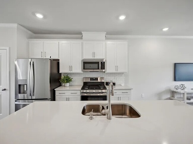 Photo - 657 Mirkwood Ave