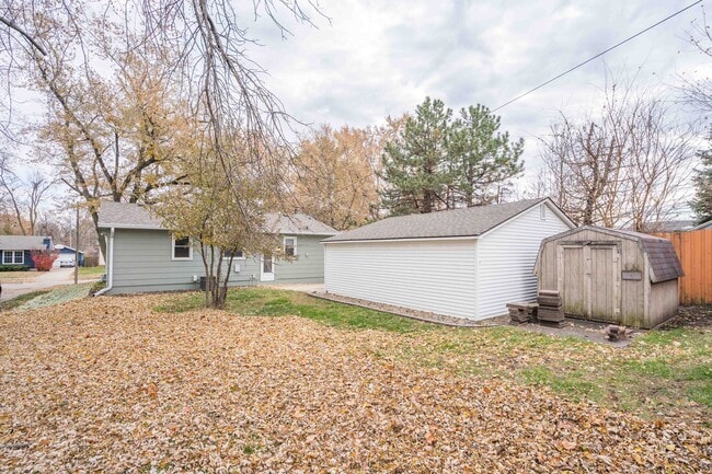 Photo - 106 NE Grant St