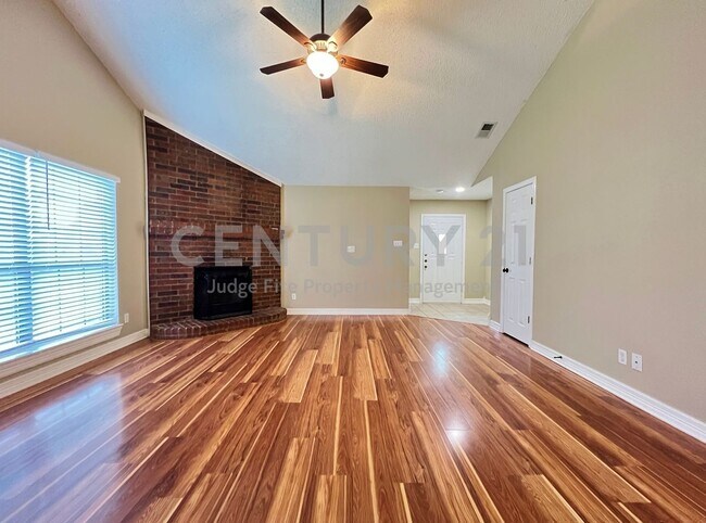 Photo - Charming 3/2/2 in Lake Dallas ISD For Rent!