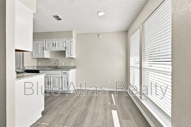 8133 Foxfire Ln