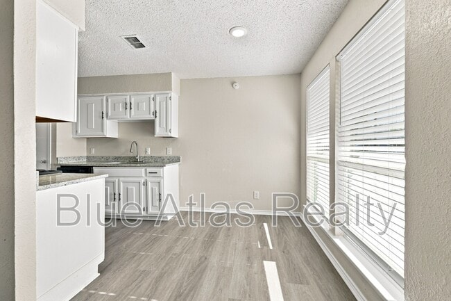Photo - 8133 Foxfire Ln