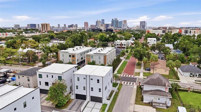 Photo - 215 W Columbus Dr