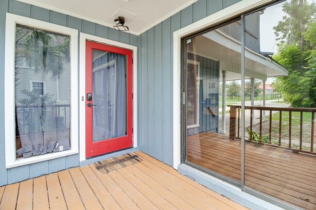 Photo - 425 W Rich Ave