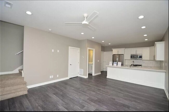 Photo - 660 SE Greyson Ln