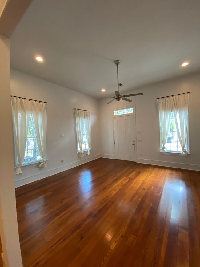 Photo - 547 Philip St