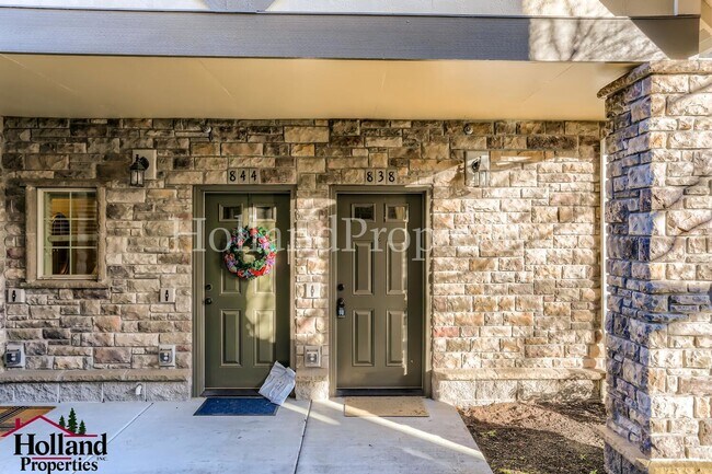 Photo - 838 NE Wheelock Pl