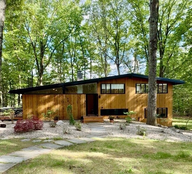 Building Photo - 5 Gould Rd