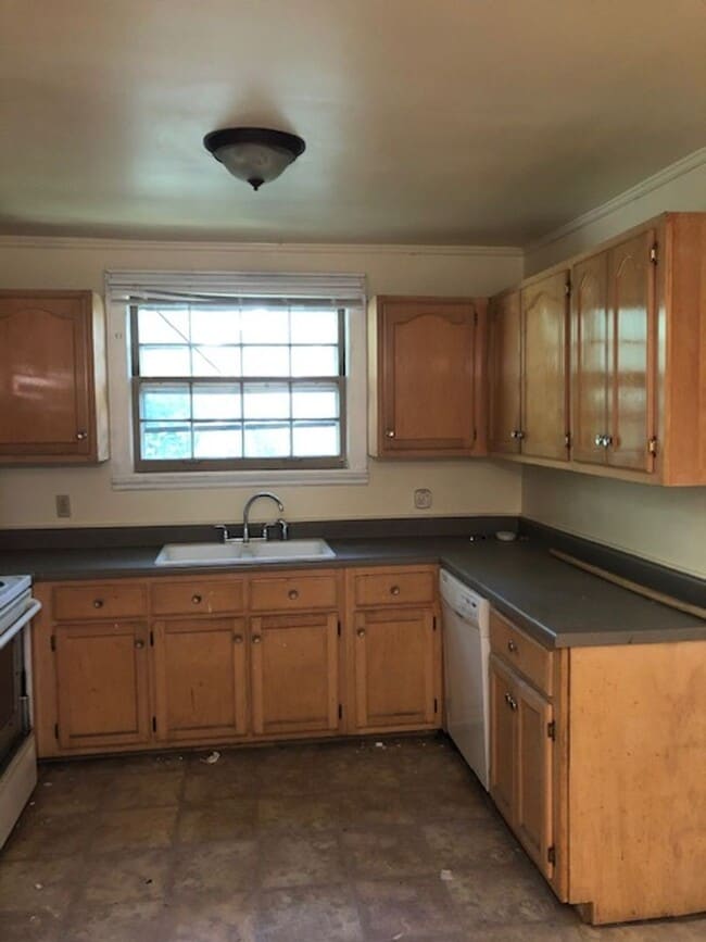 Photo - Charming 4 Bed/ 2 Bath Home in Madison, Available Now