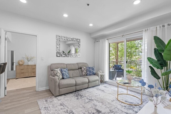 Photo - 920 Jefferson St Unit 201