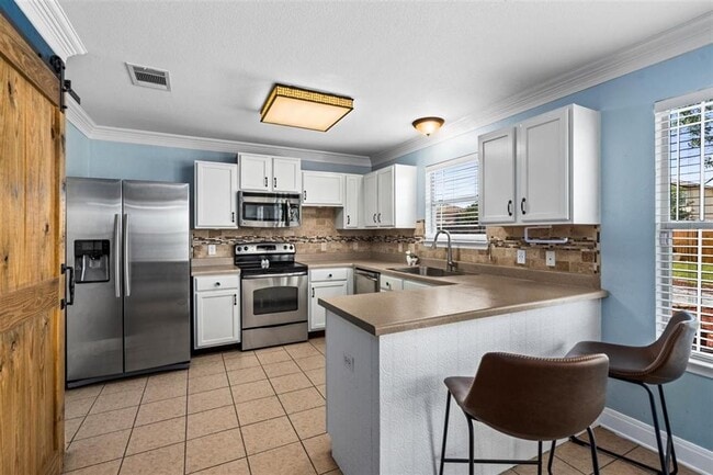 Building Photo - 220 Wegstrom St