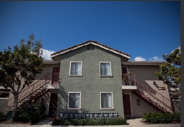 Building Photo - Village Green Rental