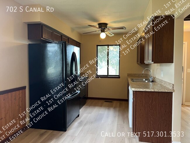 Photo - 702 S Canal Rd