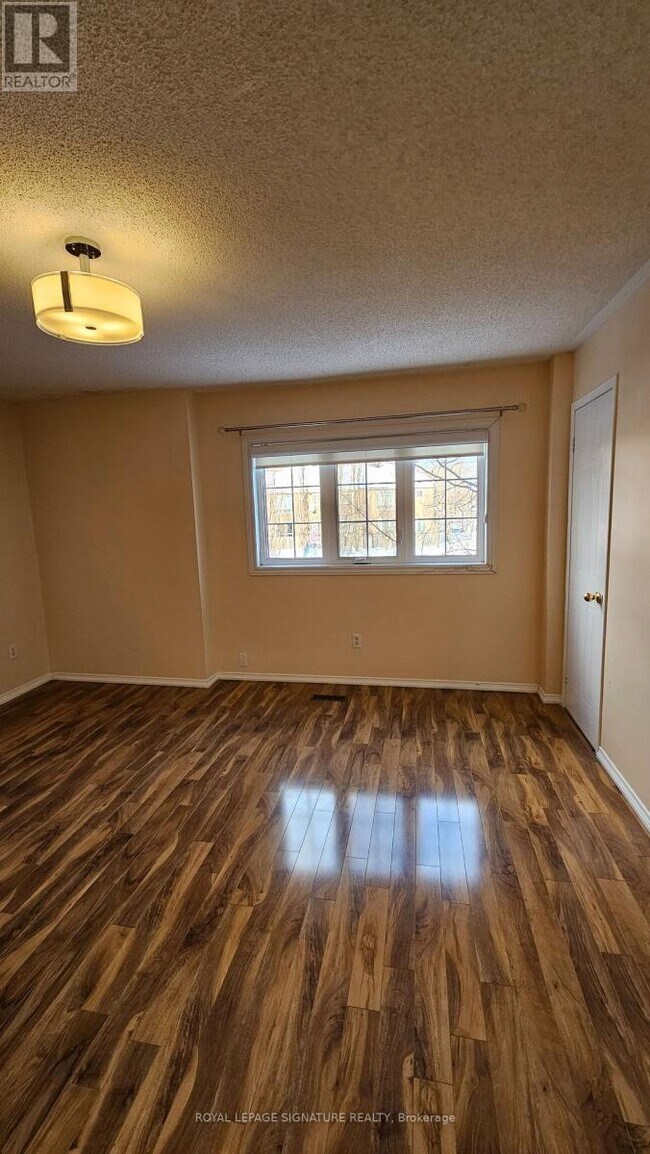 Photo - 5223 Fairford Crescent