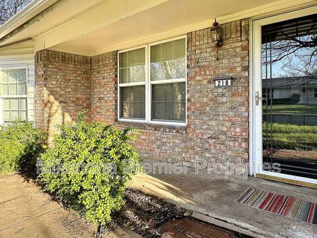 Photo - 218 Kansas St