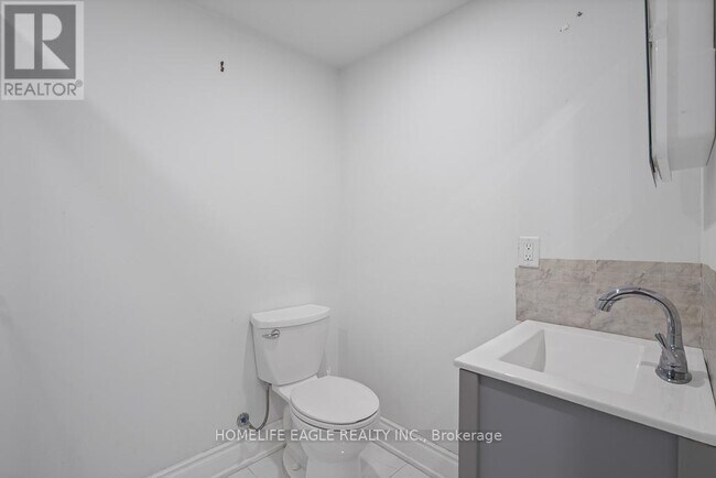 Photo - 98 Lowther Ave