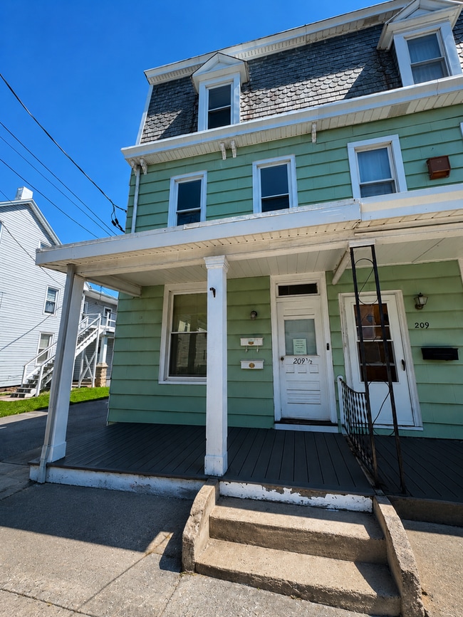 Building Photo - 209 Reno Ave Unit 209 Reno Avenue  2