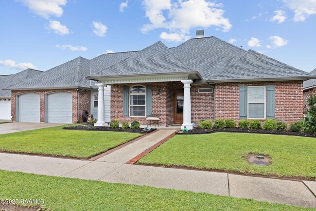 Photo - 102 Lockeport Cir House