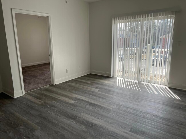1 BR, 1 BA - 735 SF