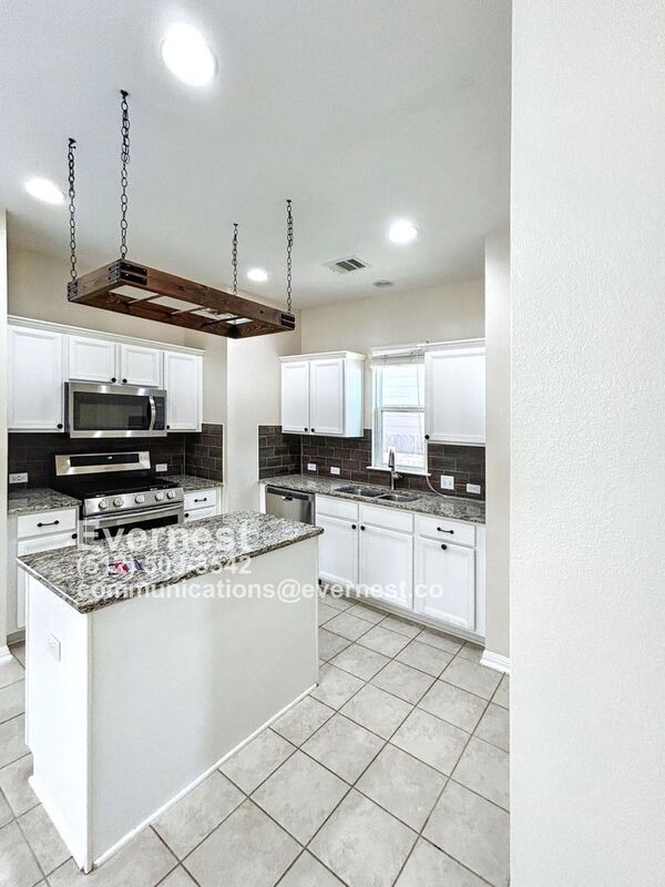 Photo - 139 Wainscot Oak Wy