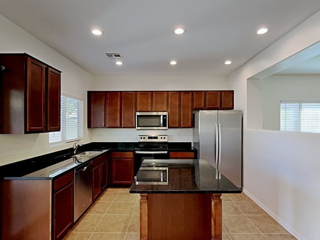 Photo - 868 Basswood Ave