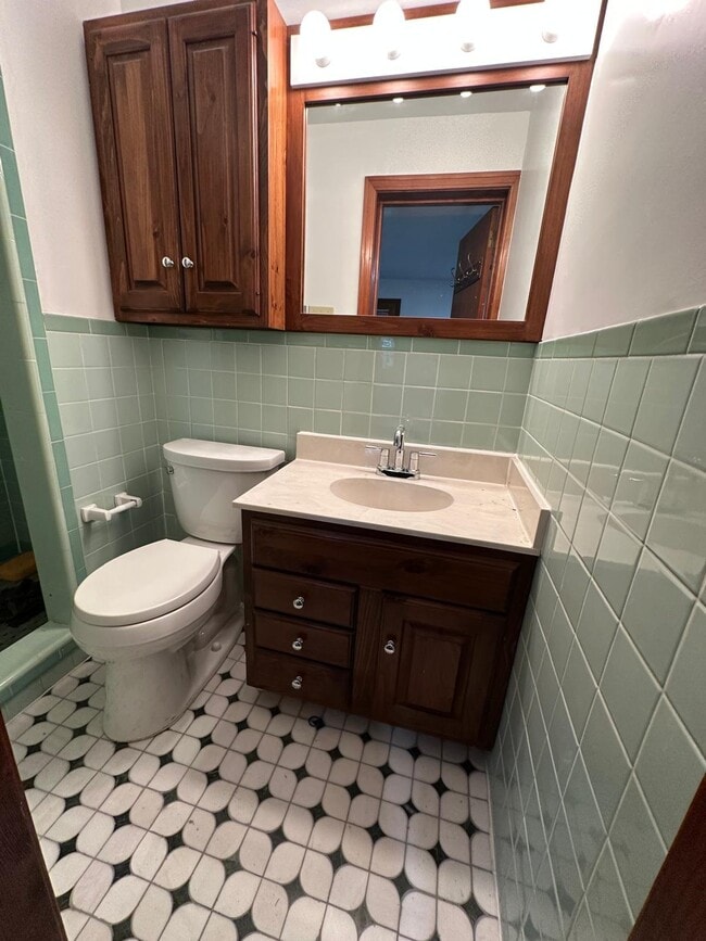 Photo - 547 Greenhurst Dr