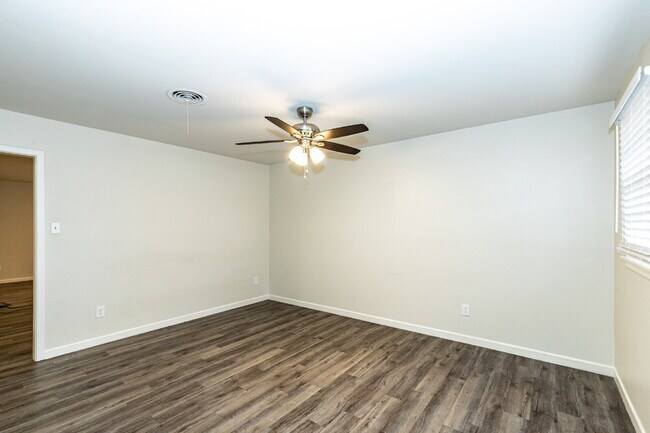 Photo - Pre-Leasing | 2 Living Areas | Central Location