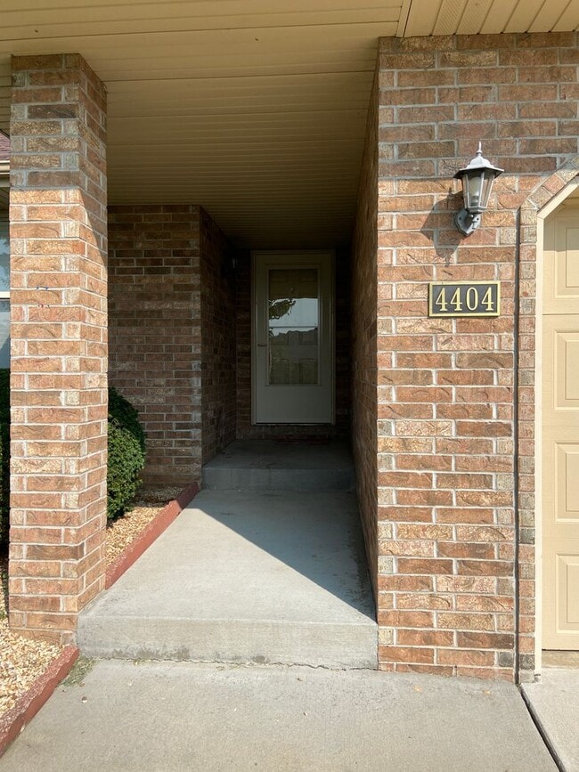 Photo - Great 3 BR, 2 Bath, 2 Car Garage Ranch located in SW Springfield.