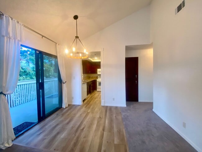 Photo - Pleasanton Townhouse, 2 Bed 2 Bath Upstairs End Unit, Private Patio, 2 parking spots, Close to do...
